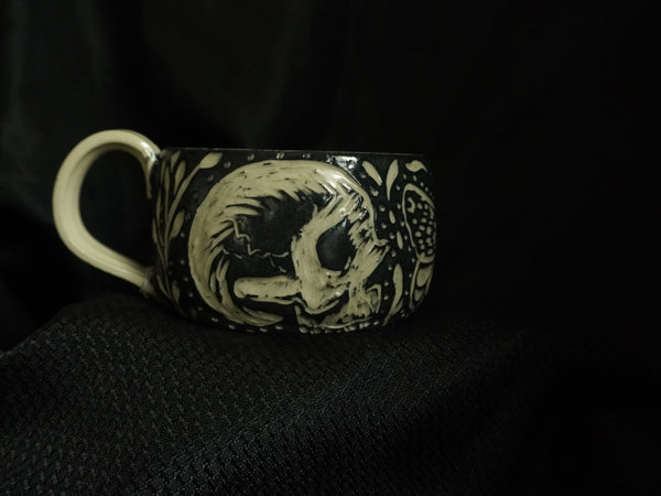 Wide Skull Mug with Death moth Or Luna