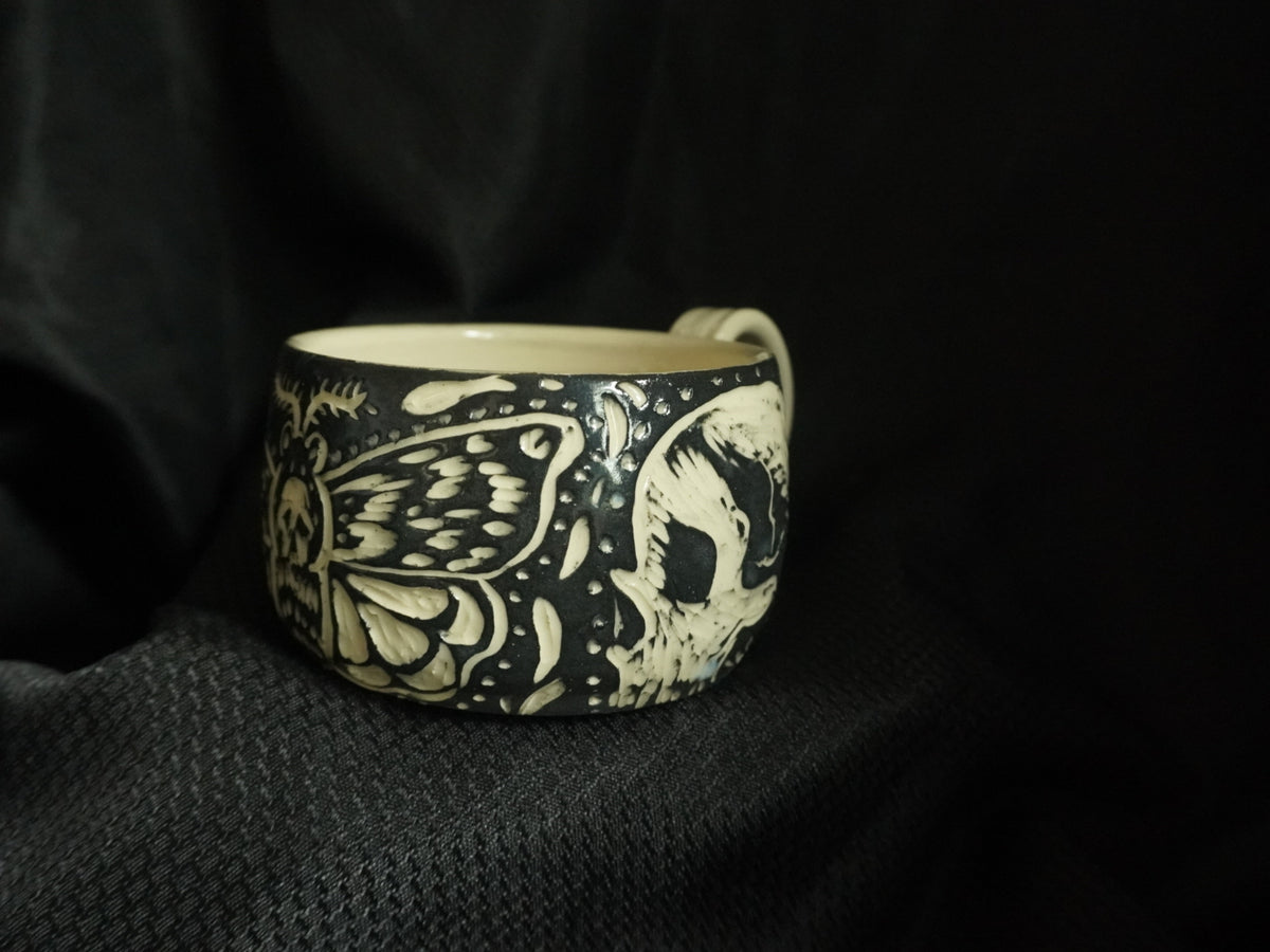 Wide Skull Mug with Death moth Or Luna
